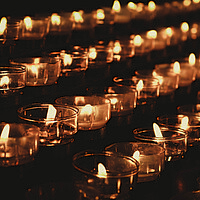 2. November, 19.15 Uhr: Eine Kerze für die Toten der Welt