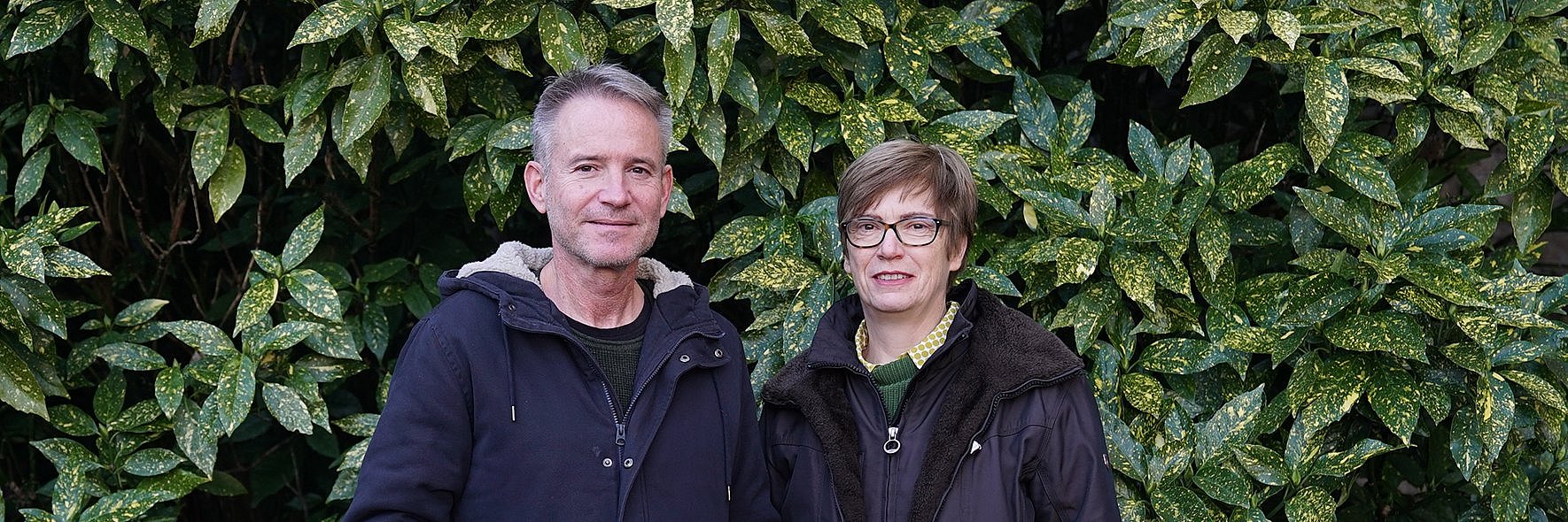 Uwe Michler (links) und Susanne Gorges-Braunwarth sind Beauftragte für LSBTIQ-Pastoral im Bistum Limburg.