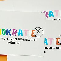 Demokratie fällt nicht vom Himmel