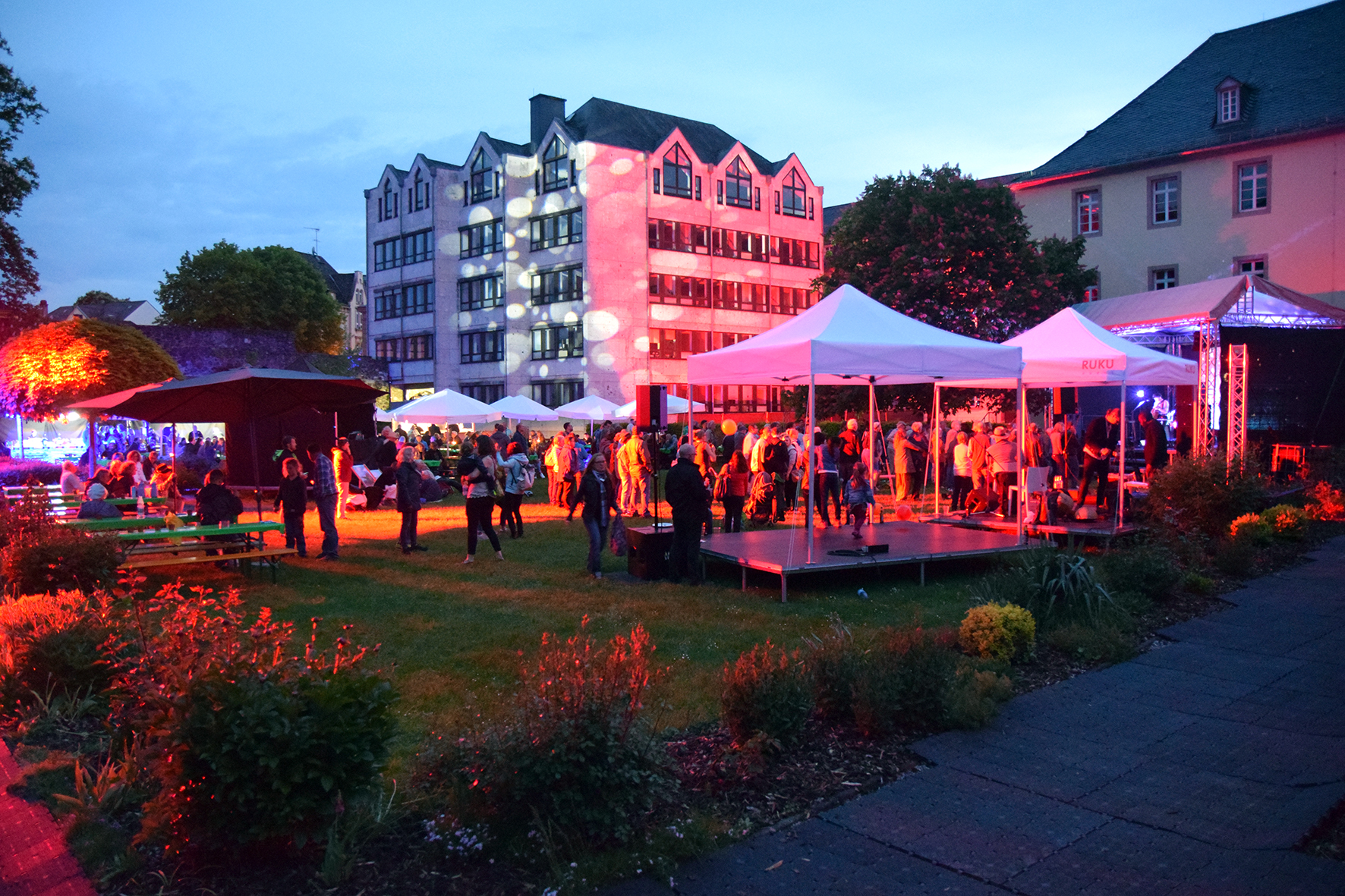 Bezirk Frankfurt: Feier das Leben!